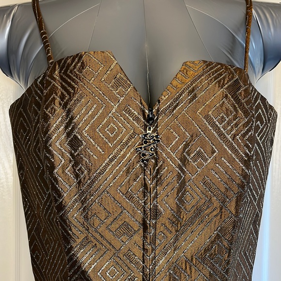 3/$30 - Vintage Corset Style Women’s Top - Picture 2 of 10